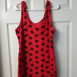 Red tank black lips pattern